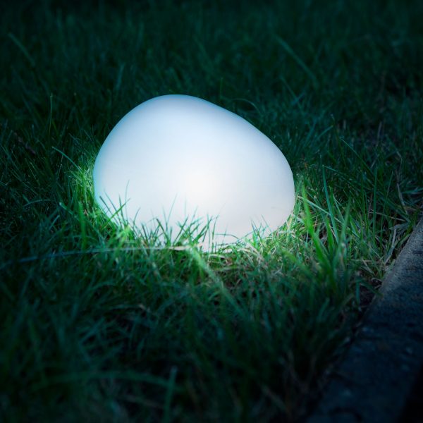 Leszúrható szolár lámpa - kavics forma - matt üveg - 165 x 142 x 115 mm - melegfehér LED    Garden of Eden 11768