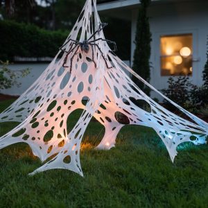 Halloween dekoráció - pókháló fátyol + 6 db leszúrótüske - 1 x 2 m - fehér Bewello 56640